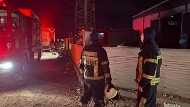 Plastik fabrikasında yangın: Bir işçi zehirlendi