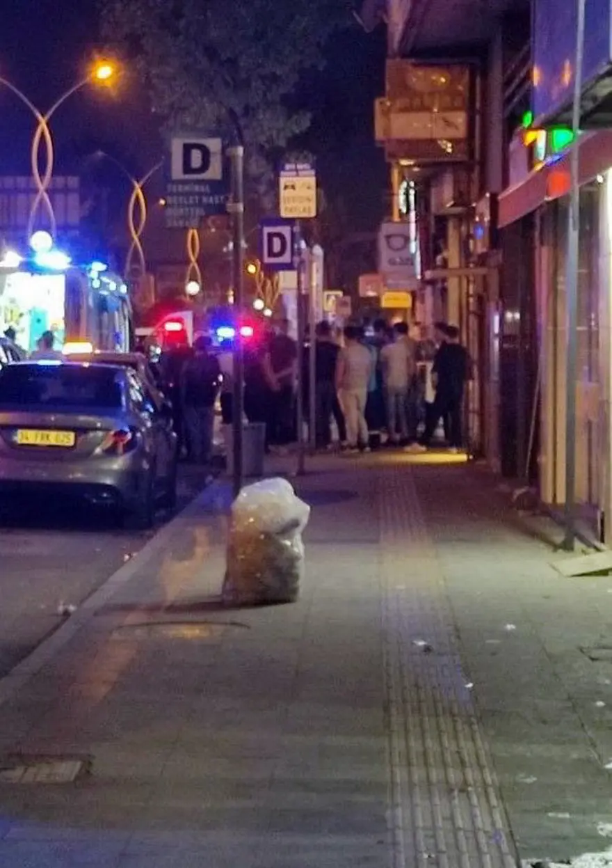 Restoran önünde silahlı kavga Restoran önünde silahlı kavga