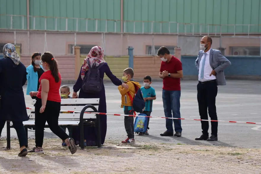 Yüz yüze eğitim anasınıfı ve ilkokul 1'inci sınıflarda başladı 9