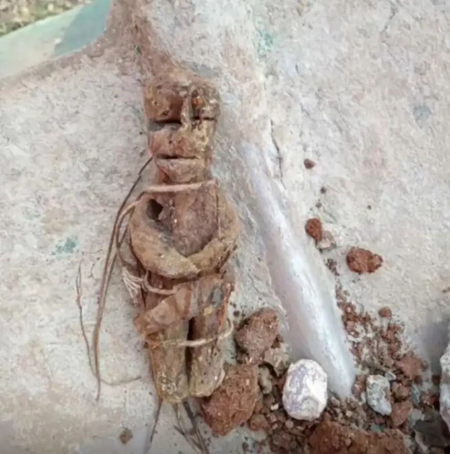 Mezarlık kazarken 100'e yakın büyü buldu: ''Gördükten sonra direkt imha ediyoruz'' 