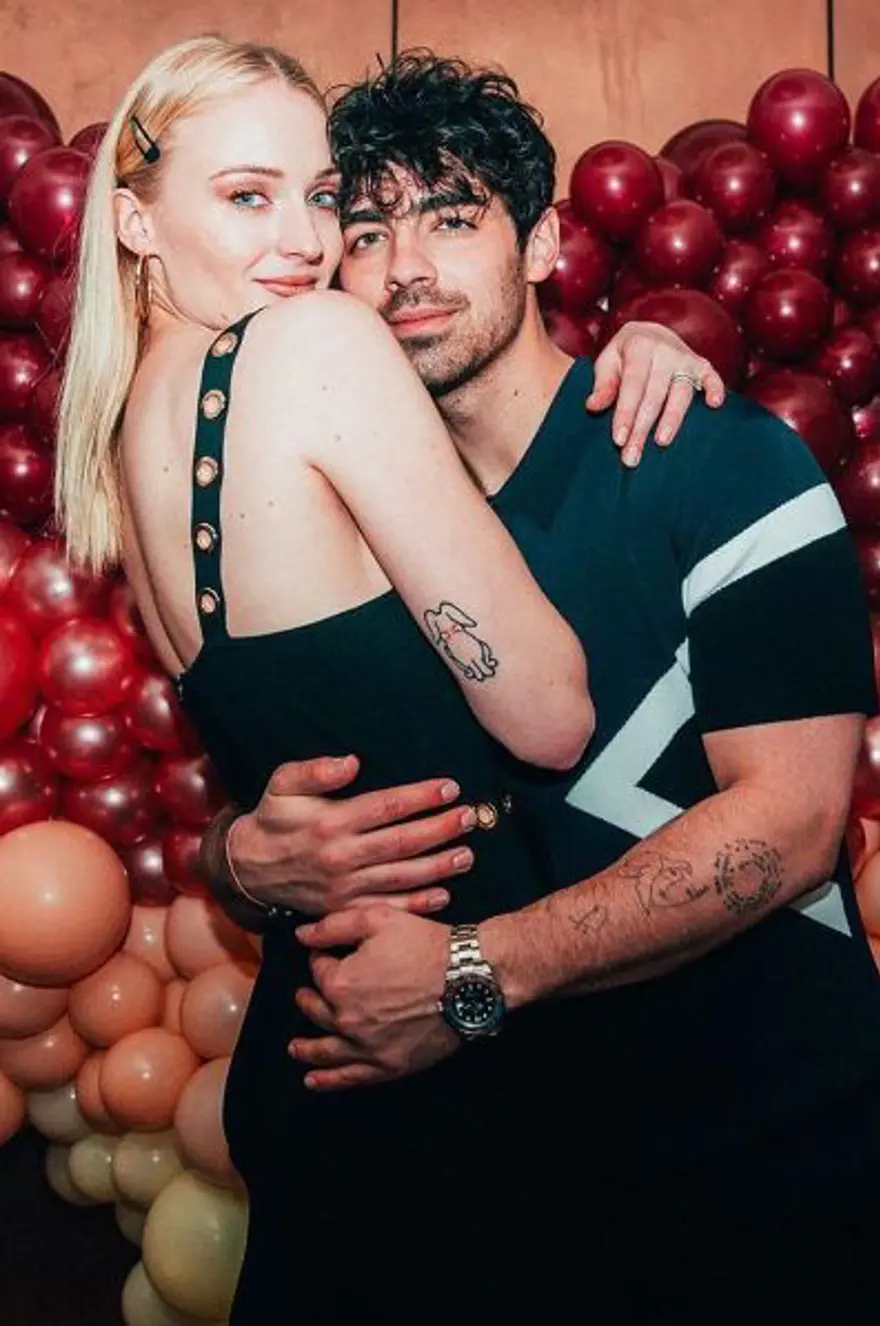 SOPHIE TURNER-JOE JONAS 11