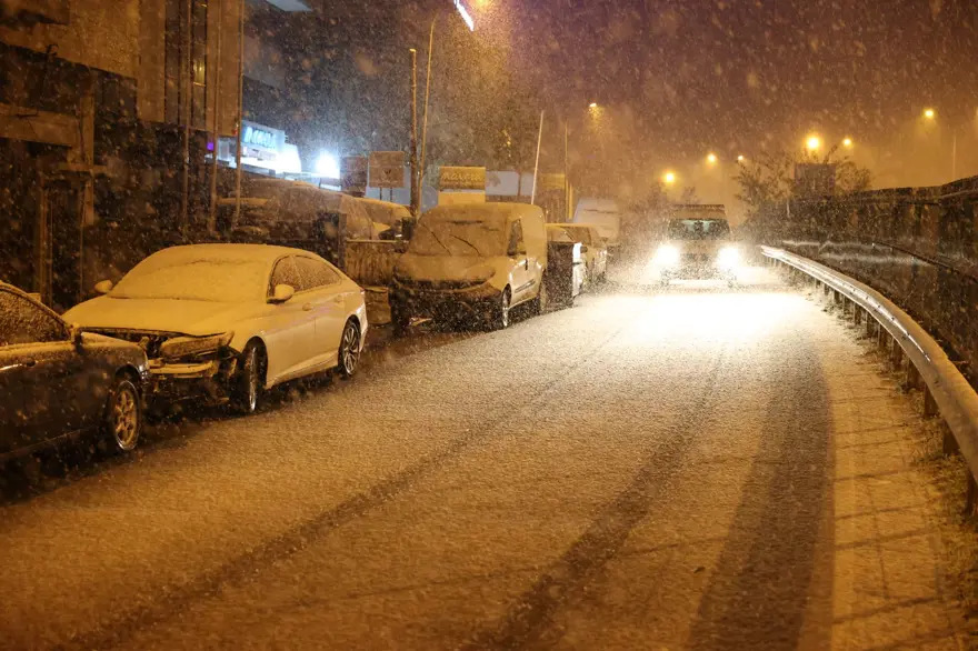 İstanbul'da 7 yıl aradan sonra kasımda kar yağdı 16