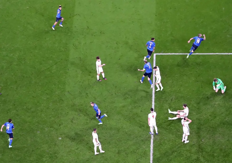 EURO 2020'de şampiyon İtalya 32