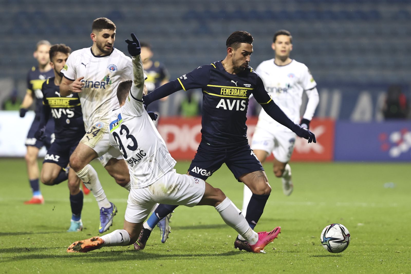 Fenerbahçe, Kasımpaşa deplasmanında son dakika golüyle kazandı