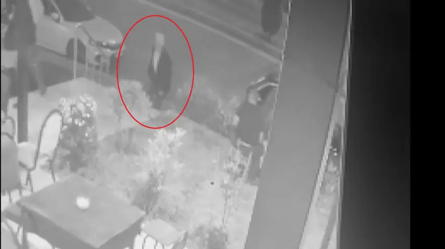 Yoldan geçerken silahlı çatışmanın ortasında kaldı, göğsündenvuruldu 