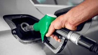 Benzine zam geldi: Güncel akaryakıt fiyatları