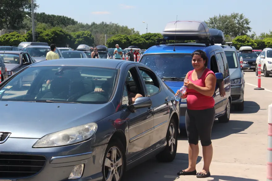 Kapıkule Sınır Kapısı'nda uzun araç kuyruğu 8