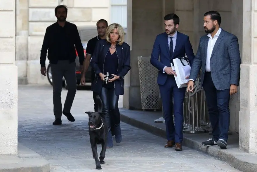 Macron'un göstericiyi darp eden korumasına gözaltı 7 Macron'un göstericiyi darp eden korumasına gözaltı 7