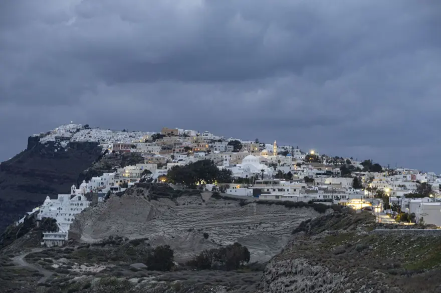 Turizmin gözdesi Santorini şimdi bir hayalet şehir 8