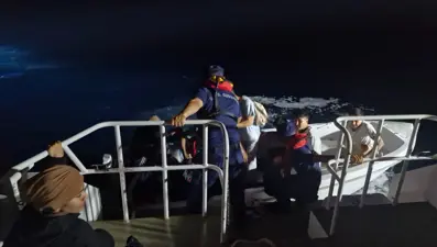 Ayvalık açıklarında 15 kaçak göçmen yakalandı