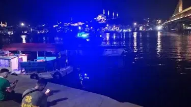 Haliç Metro Köprüsü’nden denize düşen genci, tur teknesinin kaptanı kurtardı