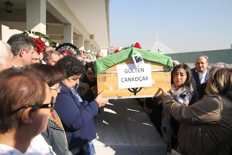 Gülten Akın son yolculuğuna uğurlandı 6 Gülten Akın son yolculuğuna uğurlandı 6