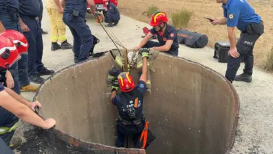 Hırsızlık yapmaya girdi, 25 metre derinlikte mahsur kaldı
