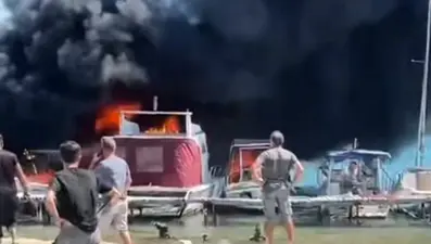 İzmir Urla'da tekne yangını: Kara dumanlar gökyüzünü kapladı