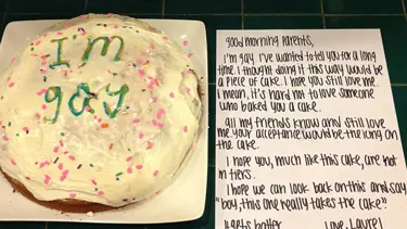 Eşcinsel olduğunu ailesine ‘pasta’yla açıkladı