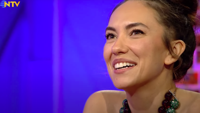 Ceyda Düvenci'nin konuğu Duygu Sarışın: Aşk dolu bir hikaye var ortada