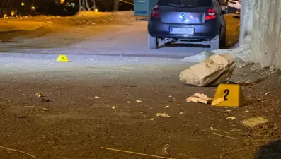 Husumetlisine konum attı, canından oldu