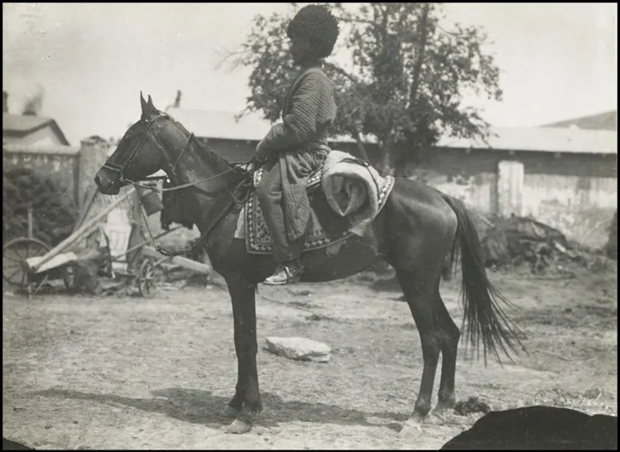 Bilim kurgu değil Türk boylarının 111 yıllık fotoğrafları. Gizemli heykeller, gelişmiş aletler, tanıdık kıyafetler (106 fotoğrafla gizemli Türk tarihi) 56