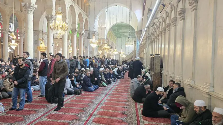 Emevi Camisi'nin halıları Türkiye'den gidecek. Yüzde yüz yün olacak. 1