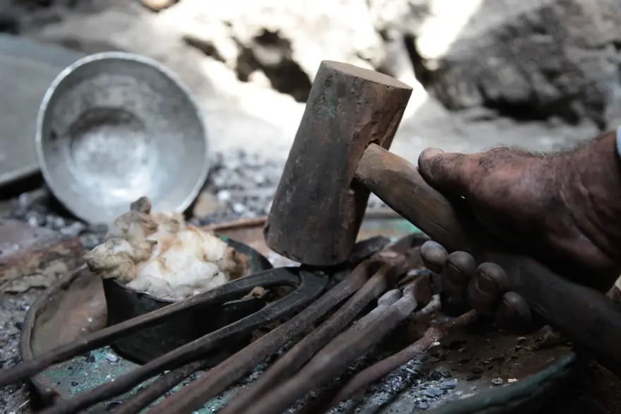 Çırak bulamayan 79 yaşındaki kalaycı ustası eşiyle birlikte çalışıyor 6