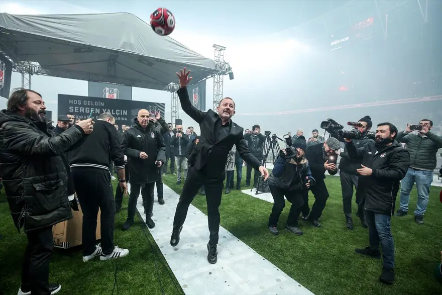 Vodafone Park'ta Sergen Yalçın izdihamı 26 Vodafone Park'ta Sergen Yalçın izdihamı 26