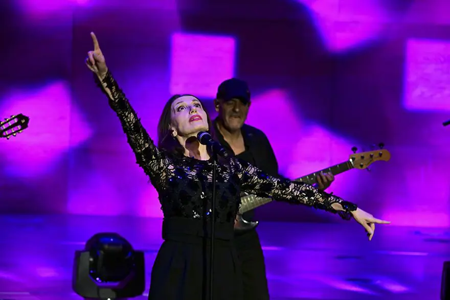 Ankara'da İspanyol şarkıcı Luz Casal rüzgarı 1