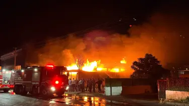 İzmir’de fabrika yangını: Alevler kontrol altında