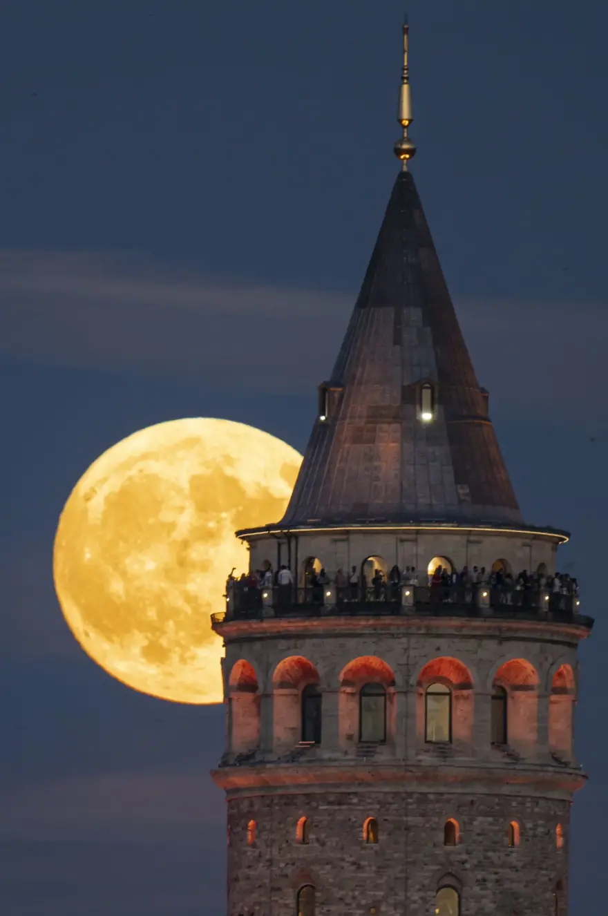 Yılın son ay tutulması gerçekleşti: Süper Kanlı Ay tutulması görsel şölen oluşturdu 4 Yılın son ay tutulması gerçekleşti: Süper Kanlı Ay tutulması görsel şölen oluşturdu 4