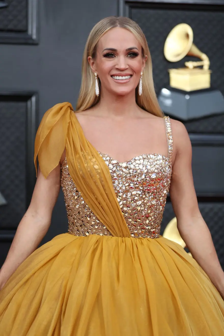 2022 Grammy Ödülleri'nde kırmızı halı şıklığı 21