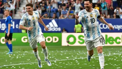 Messi'den 5 gollü resital