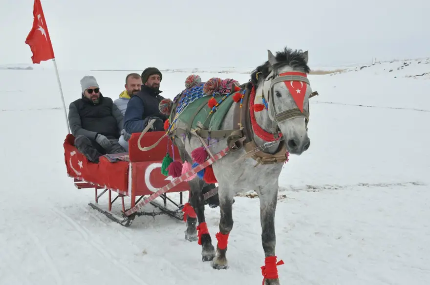 Turizmcilerin yeni rotası Çıldır Gölü 10