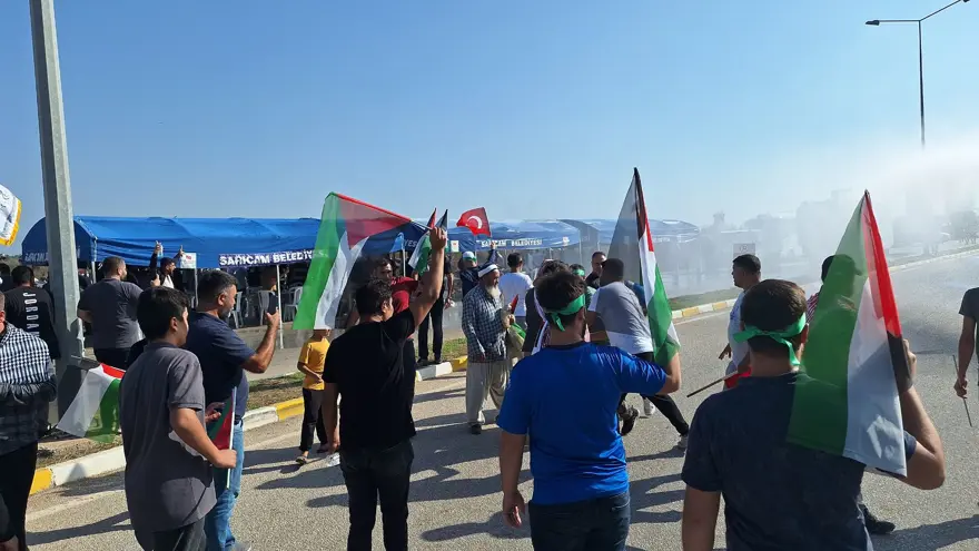 Protestocular İncirlik Hava Üssü'ne girmeye çalıştı 