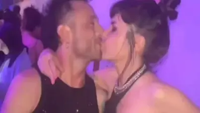 Mabel Matiz ve Gaye Su Akyol öpüştü! Sosyal medya ikiye bölündü