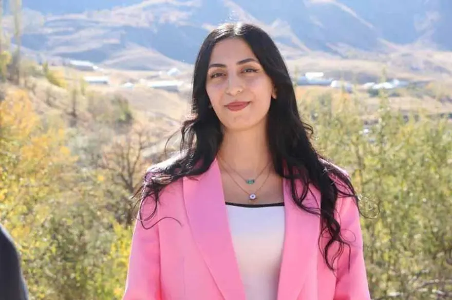 ‘SOYADIMIZ BİZİ BİR ARADA TUTAN BAĞ’ 3 ‘SOYADIMIZ BİZİ BİR ARADA TUTAN BAĞ’ 3