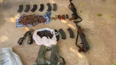 Taş ve tezek arasına silah ve uyuşturucu gizlemişler: 12 gözaltı