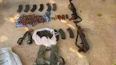 Taş ve tezek arasına silah ve uyuşturucu gizlemişler: 12 gözaltı