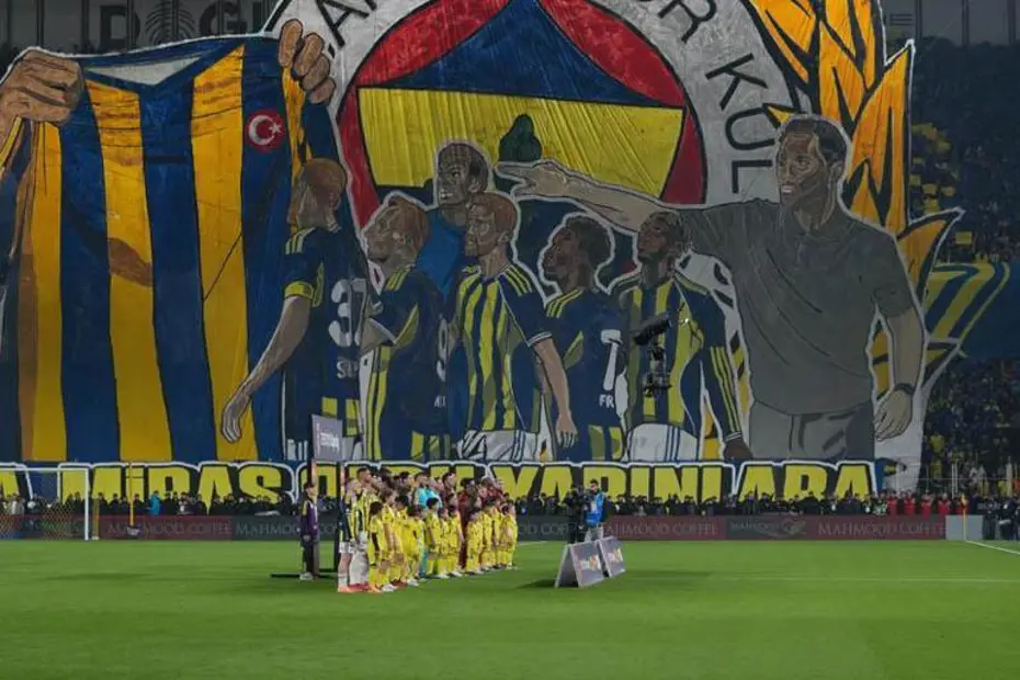 Fenerbahçe tribünlerinden derbide koreografi