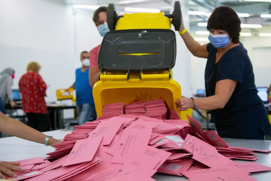Almanya'da başa baş seçim yarışı 11 Almanya'da başa baş seçim yarışı 11