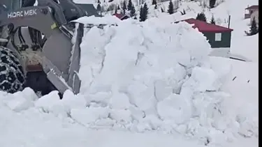 Yayla yollarında karla mücadele sürüyor