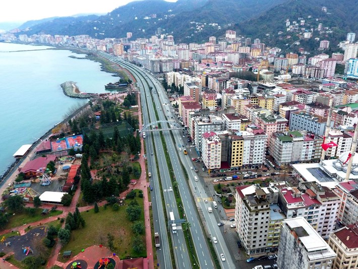 Rize'de sağlık çalışanları ve dağcılar buzul gölüne tırmandı