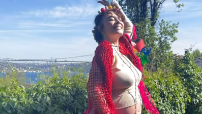 Demet Evgar'dan anneliğe geçiş kutlaması: Dua edip şarkı söylediler