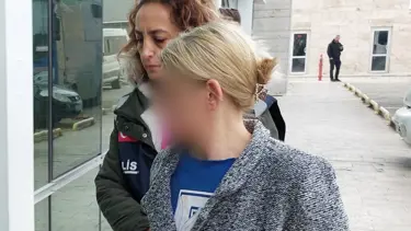 Kar maskesi takıp komşu kadının bileziklerini gasp etti