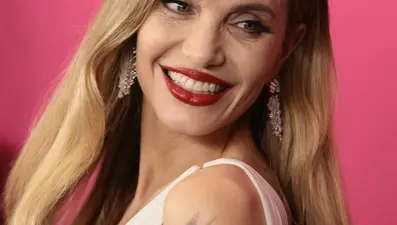 Angelina Jolie kalbini ünlü rap şarkıcısına kaptırdı