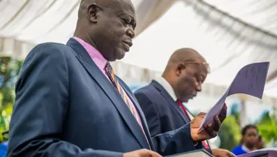 Zimbabve tarım bakanı Covid-19'dan hayatını kaybetti