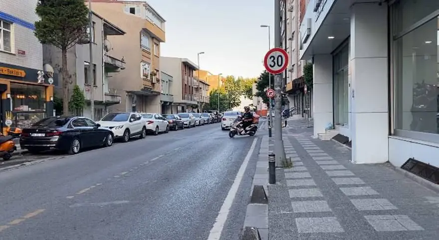 İş yerine çağırdı, eski çalışanını satırla kovaladı 3