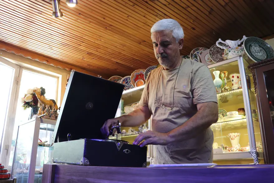 "BAZEN ÇÖPE ATILMIŞ ANTİKALAR BULUYORUM" 3 "BAZEN ÇÖPE ATILMIŞ ANTİKALAR BULUYORUM" 3