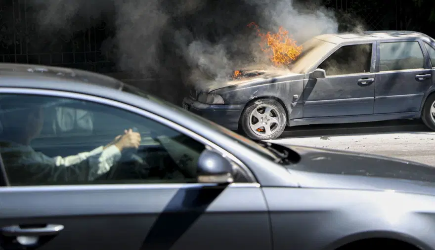 Ankara’da seyir halindeki otomobilin motorunda yangın 