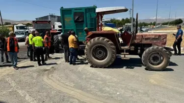 Traktör ile otomobil çarpıştı, üç kişi yaralandı
