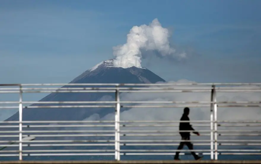 Meksika'da Popocatepetl Yanardağı patladı 3