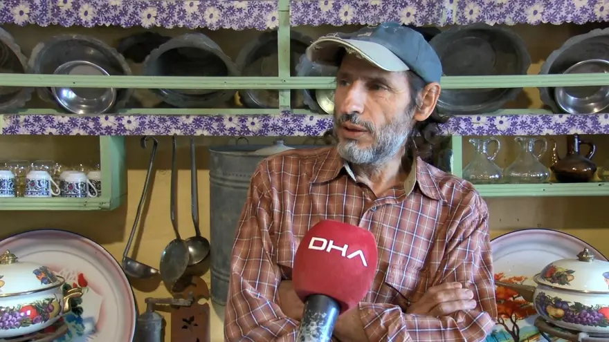 59 yıldır klasik otomobil ve eşya biriktiriyor: Bursa'daki evini müzeye çevirdi 